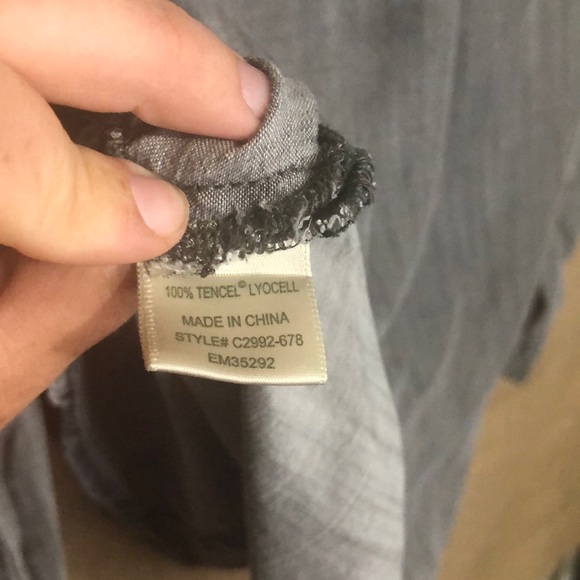 Cloth and Stone SZ S V Neck Shirt Casual Chambray - Picture 6 of 7